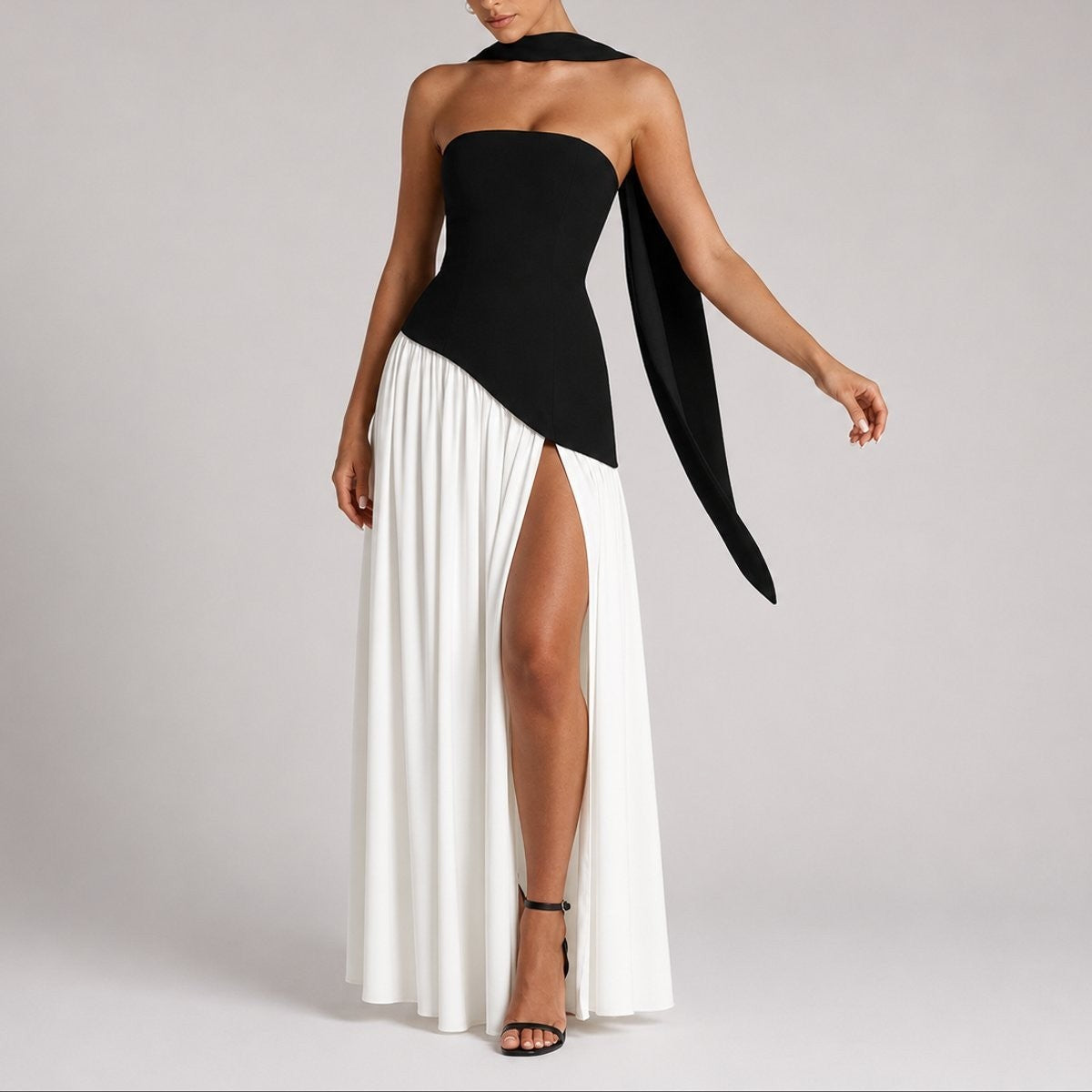 Amara | Damen Maxikleid mit Schal-Detail, trägerlos, offener Rücken, für Hochzeitsgäste im Herbst